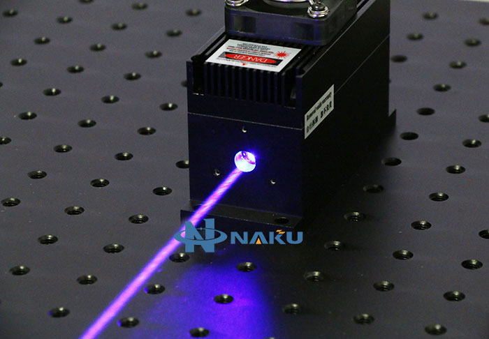 488nm 100mW~500mW 蓝色半导体激光器 高功率激光束