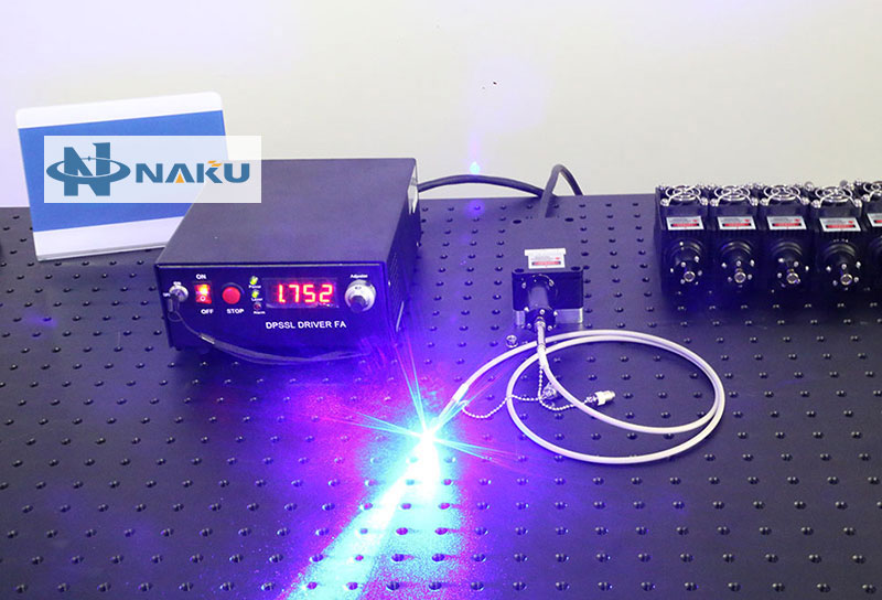 蓝色激光束 465nm 26W 光纤耦合激光系统